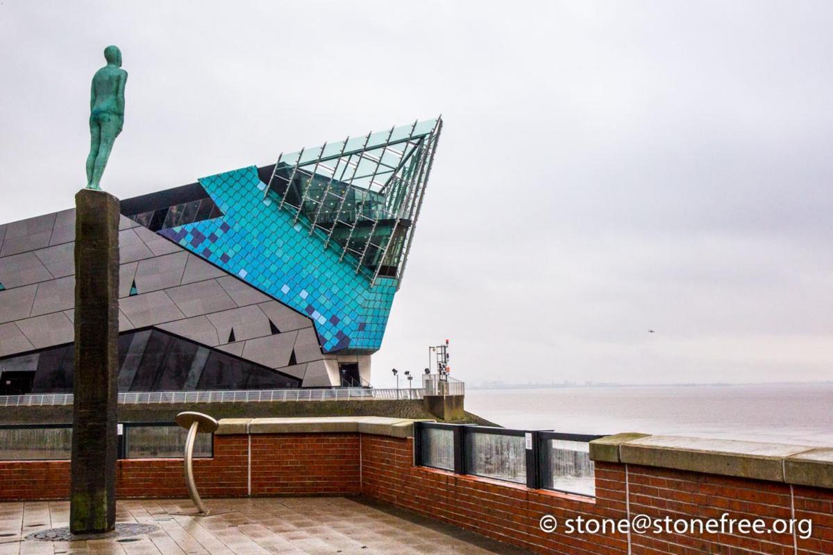 Boutique 1 Bdrm Duplex Suite On Marina 305 Kingston upon Hull Exteriör bild